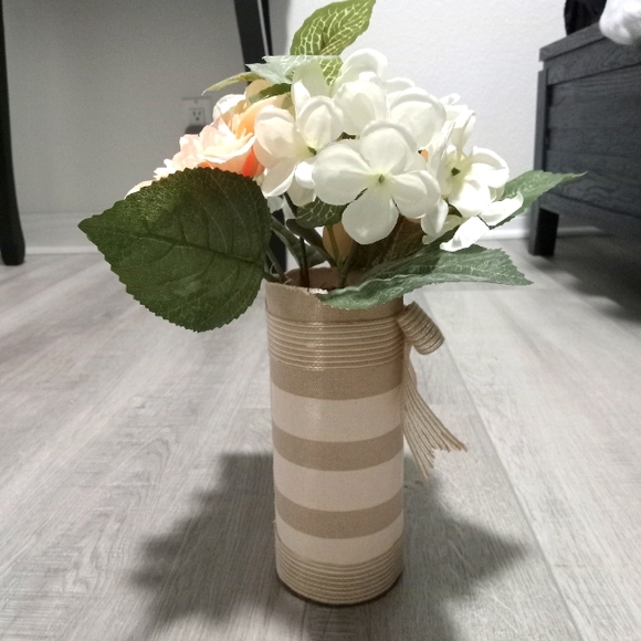 Other - Elegant Cream and White Floral Flowers Not Real.